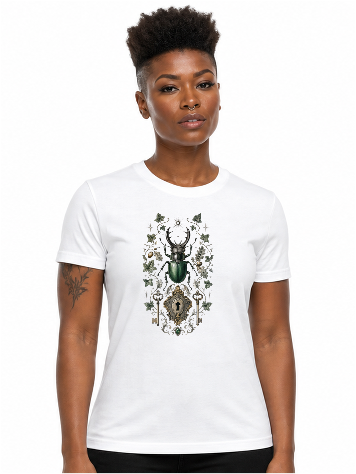 Cabinet de curiosités naturaliste | CCN-05 | Femme | Blanc | Porte | Recto | Secret du Scarabée