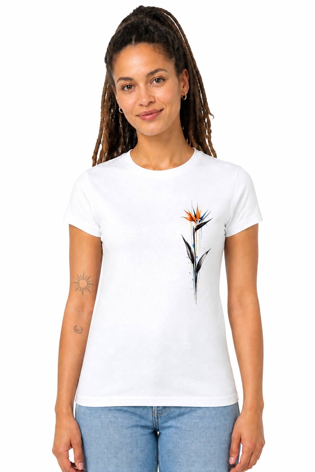 Oiseau de Paradis — modèle femme, t-shirt blanc, fond blanc